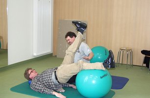 Physiotherapie mit Ball